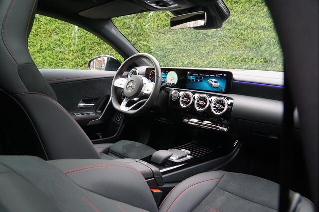 Mercedes-Benz CLA-KLASSE CLA 250 e Coupé AMG Line Night | Pano Multibeam Sound Night