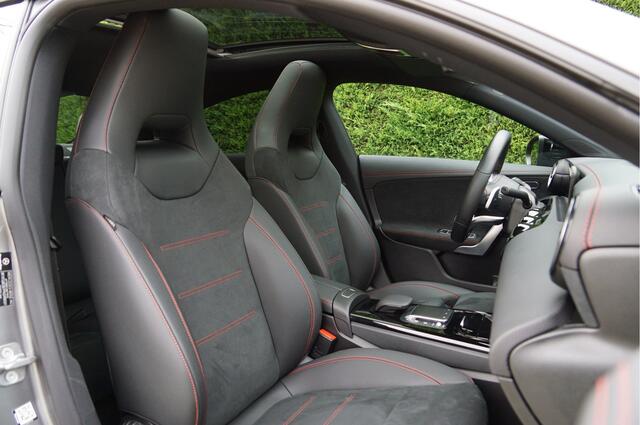 Mercedes-Benz CLA-KLASSE CLA 250 e Coupé AMG Line Night | Pano Multibeam Sound Night