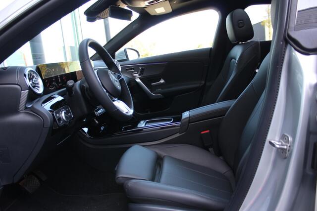 Mercedes-Benz CLA-KLASSE Shooting Brake 200 Luxury Line Panorama dak | Trekhaak