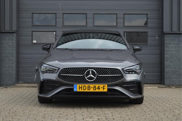 Mercedes-Benz CLA-KLASSE 200 AMG Line | PANO | SFEERVERLICHTING | CAMERA | KEYLESS |