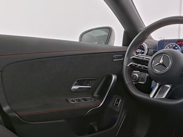 Mercedes-Benz CLA-KLASSE Shooting Brake 250 e AMG Plug-In Hybride Edition AMG Line | Panorama Schuf-Kanteldak | Night Pakket Trekhaak | 19 Inch AMG Velgen | Stuur en Stoelverwarming. Inclusief 48 maanden MB Certified garantie voor Europa.