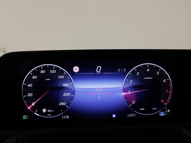 Mercedes-Benz CLA-KLASSE 180 Star Edition | Dodehoekassistent | Parkeerpakket met achteruitrijcamera | KEYLESS GO | USB pakket plus | Verwarmde stoelen vooraan | Spiegelpakket |