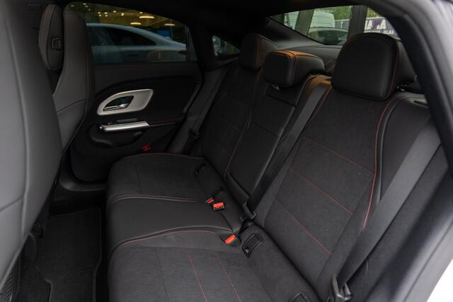 Mercedes-Benz CLA-KLASSE 250+ Launch Edition 85 kWh | Night | Panoramadak | DISTRONIC | Achteruitrijcamera | Dodehoekassistent |