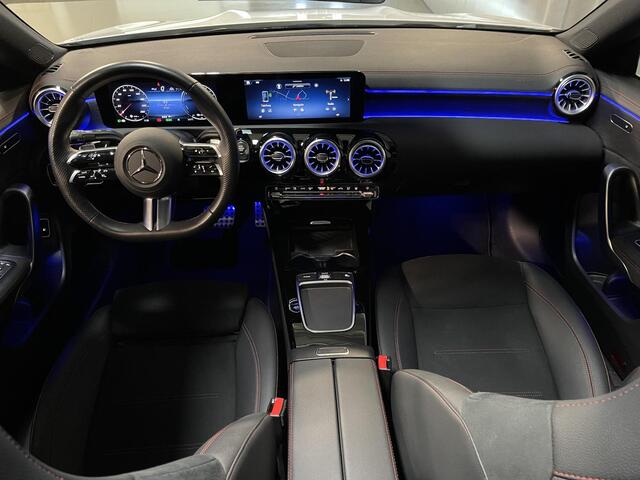 Mercedes-Benz CLA-KLASSE 250 e AMG Line FACELIFT 19"/Panoramadak/Matrix LED/Stoel + stuurverwarming/Apple Carplay & Android Auto/Adaptieve cruise/Dodehoek
