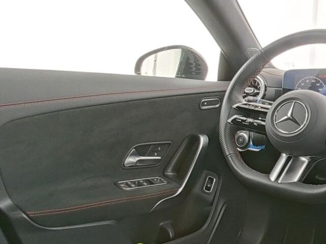 Mercedes-Benz CLA-KLASSE Shooting Brake 250 e AMG Plug-In Hybride Edition AMG Line | Panorama Schuif-Kanteldak | Trekhaak | Night Pakket | MultiBeam Koplampen | Stuur en Stoelverwaming. Inclusief 24 maanden MB Certified garantie voor Europa.