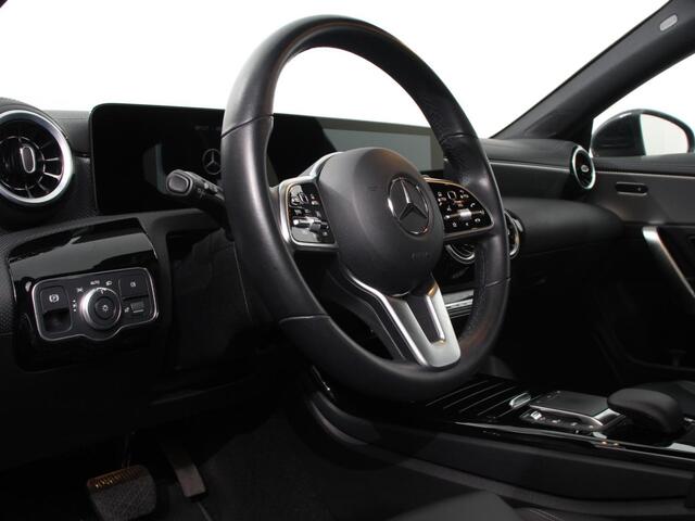 Mercedes-Benz CLA-KLASSE Shooting Brake 200 163pk DCT Progressive | Navigatie | Camera | Parkeersensoren | Elektrische achterklep | Stoelverwarming | Cruise Control | Ledverlichting | Climate Control