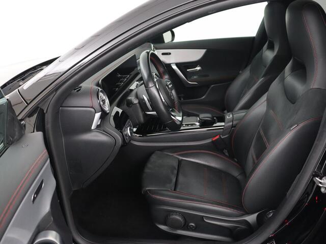Mercedes-Benz CLA-KLASSE 250e AMG Limited | Panoramadak | Carplay | Stoelverwarming | Camera | Sfeerverlichting | Leder/Alcantara | Widescreen | Keyless | Matrix LED | Navigatie | PHEV | Plug In