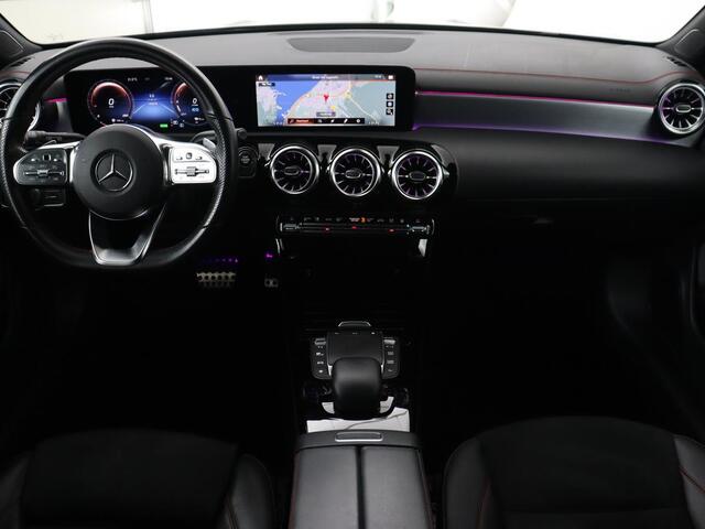 Mercedes-Benz CLA-KLASSE 250e AMG Limited | Panoramadak | Carplay | Stoelverwarming | Camera | Sfeerverlichting | Leder/Alcantara | Widescreen | Keyless | Matrix LED | Navigatie | PHEV | Plug In