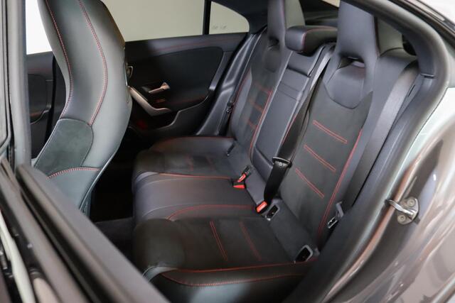 Mercedes-Benz CLA-KLASSE 220 4MATIC Premium Plus, AMG, Panoramadak, Burmester, Sfeerverlichting, Alcantara,