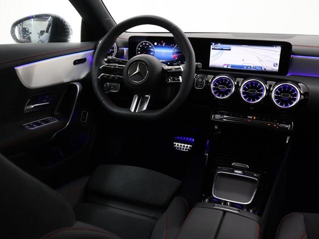 Mercedes-Benz CLA-KLASSE Shooting Brake 180 AMG Line | Night pakket | Panoramadak | Multibeam | 19 inch LM velgen | Sfeerverlichting |