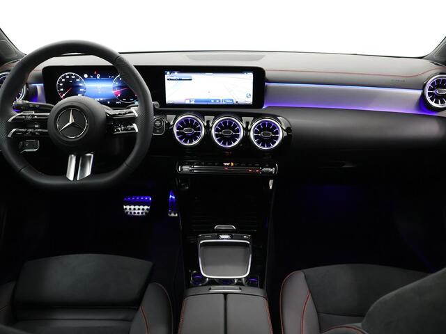Mercedes-Benz CLA-KLASSE Shooting Brake 180 AMG Line | Night pakket | Panoramadak | Multibeam | 19 inch LM velgen | Sfeerverlichting |