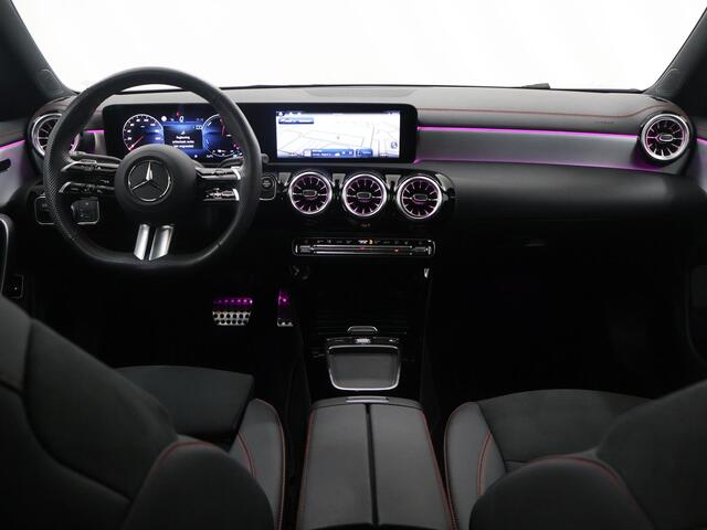Mercedes-Benz CLA-KLASSE 250 e AMG Line | Night | Panoramadak | Multibeam | Stoelverwarming | Sfeerverlichting |