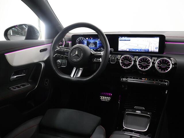 Mercedes-Benz CLA-KLASSE 250 e AMG Line | Night | Panoramadak | Multibeam | Stoelverwarming | Sfeerverlichting |