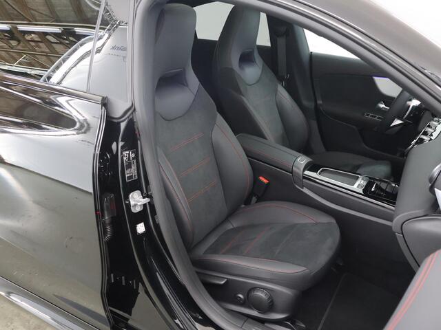 Mercedes-Benz CLA-KLASSE 180 Star Edition AMG Line | Panorama-schuifdak | Achteruitrijcamera | Dode hoek | Stoelverwarming | Sfeerverlichting