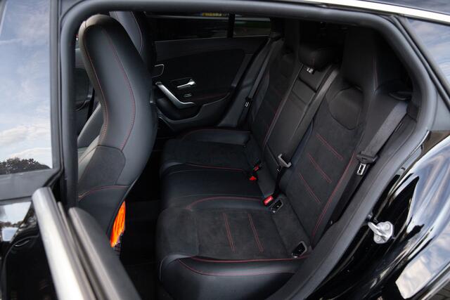 Mercedes-Benz CLA-KLASSE Shooting Brake 250 e Premium Plus , Panoramadak, Trekhaak, Sfeerverlichting,