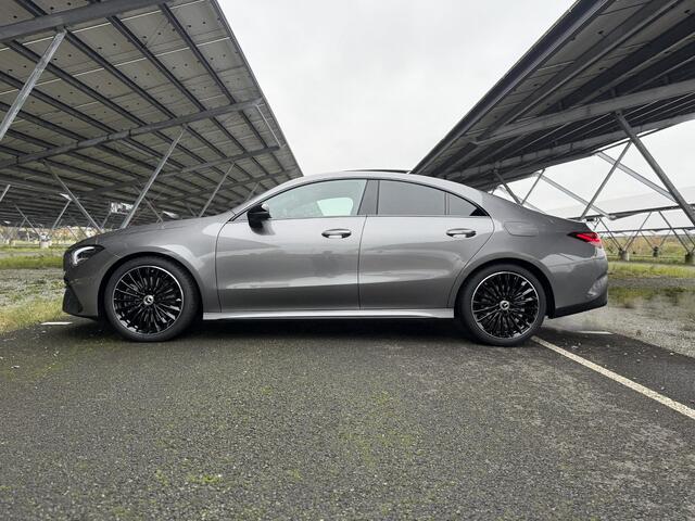 Mercedes-Benz CLA-KLASSE 180 Business Solution AMG | Night | Panoramadak | AMG Line Plus | Burmester | Trekhaak | Rijassistentiepakket | Head-up display | 360° camera | Techniekpakket | Winter pakket |