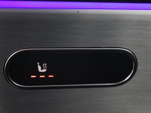 Mercedes-Benz CLA-KLASSE 200 AMG | Stoelverwarming | Camera | Leder/Alcantara | Sfeerverlichting | Park Assist | Full LED | Navigatie | Widescreen | Climate control | Bluetooth | Cruise control