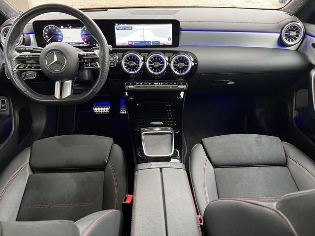 Mercedes-Benz CLA-KLASSE Shooting Brake 180 Star Edition AMG Line Pano HUD Elc Stoelen