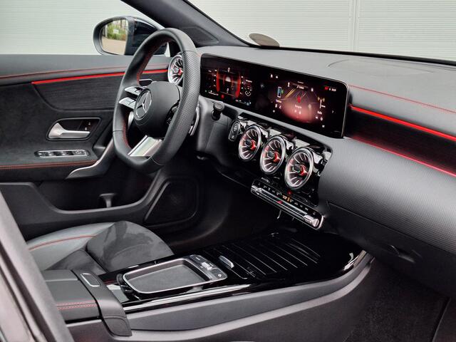 Mercedes-Benz CLA-KLASSE Shooting Brake 180 AMG Line | Panoramadak | Night pakket | Achteruitrijcamera | Sfeerverlichting | Keyless-GO | Elektrische achterklep