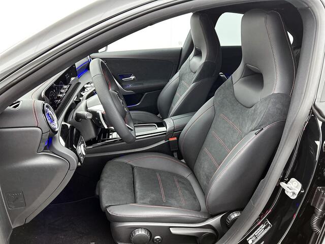 Mercedes-Benz CLA-KLASSE 250 e Business Solution AMG | Nightpakket | Dodehoekassistent | Smartphone integratie | Multibeam LED | Panoramaschuifdak | Stoelverwarming voor | KEYLESS GO |