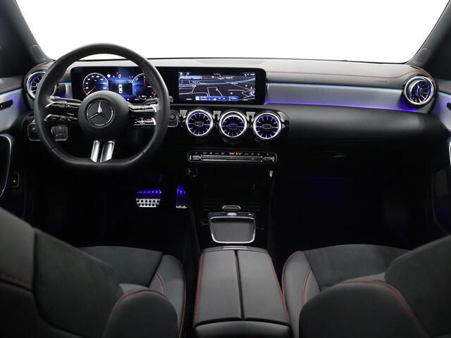 Mercedes-Benz CLA-KLASSE 250 e AMG Line | Night | Panoramadak | Stoelverwarming | Achteruitrijcamera |