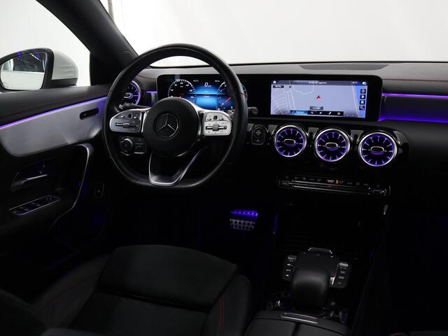 Mercedes-Benz CLA-KLASSE 180 Business Solution AMG | Sfeerverlichting | Widescreen | Apple carplay | Parkeercamera | Stoelverwarming |