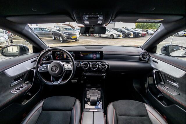 Mercedes-Benz CLA-KLASSE 180 Business Solution AMG | Night | Camera | Sfeer