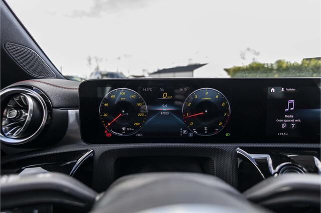 Mercedes-Benz CLA-KLASSE 180 Business Solution AMG | Night | Camera | Sfeer