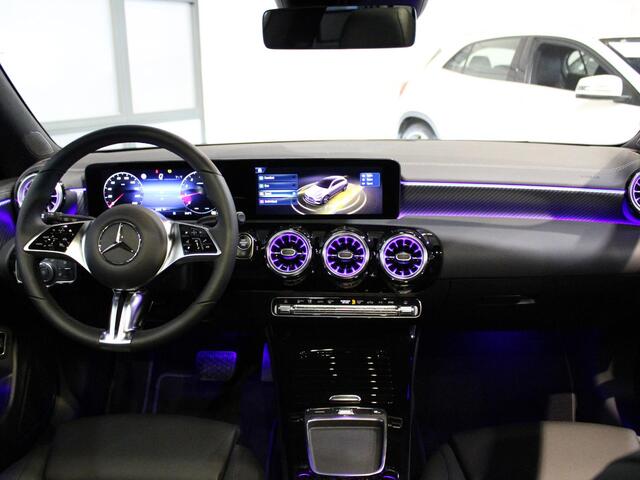 Mercedes-Benz CLA-KLASSE Shooting Brake 200 Luxury Line Panorama dak