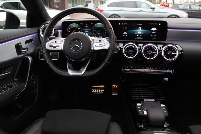 Mercedes-Benz CLA-KLASSE Shooting Brake 200 Business Solution AMG / Trekhaak / Panoramadak / Camera / Memory seats / Keyless / 18'' / Sfeerverlichting / Matrix LED / Navigatie / Stoelverwarming / Cruise Control