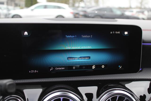 Mercedes-Benz CLA-KLASSE Shooting Brake 200 Business Solution AMG / Trekhaak / Panoramadak / Camera / Memory seats / Keyless / 18'' / Sfeerverlichting / Matrix LED / Navigatie / Stoelverwarming / Cruise Control