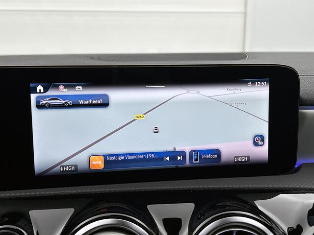 Mercedes-Benz CLA-KLASSE 180 Business Solution AMG | AMG Line Plus pakket | 360° camera | Head-up Display | Augmented Reality navigatie | Memorypakket | Panoramaschuifdak | 19 inch AMG velgen | Sierdelen aluminium |