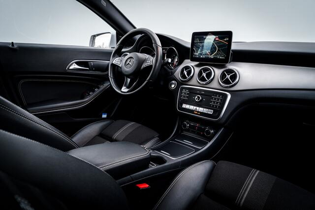 Mercedes-Benz CLA-KLASSE Shooting Brake 180 Business Solution | LED | Sportstoelen | Navi | PDC | Stoelverwarming