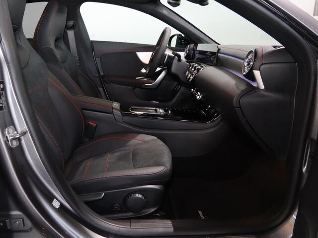 Mercedes-Benz CLA-KLASSE 180 Star Edition AMG Line | Panoramaschuifdak | DISTRONIC | Nightpakket | Achteruitrijcamera |