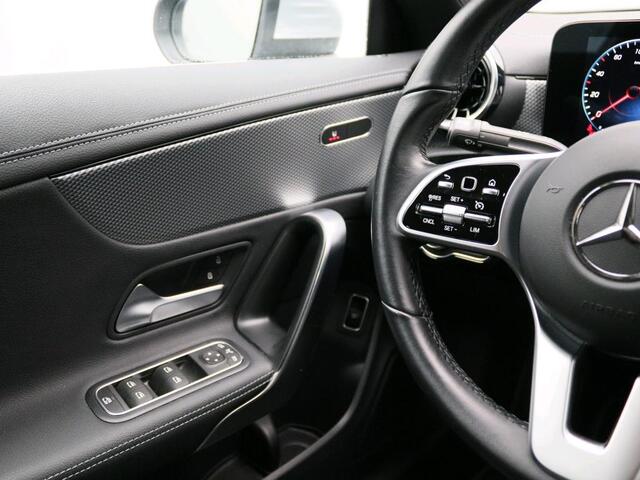 Mercedes-Benz CLA-KLASSE 180 Business Solution Luxury | Dode Hoek Ass | Stoelverwarming | Parkeerpakket met Camera | Cruise Controle | Inclusief 24 maanden Mercedes-Benz Certified garantie voor Europa.