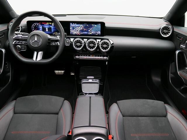 Mercedes-Benz CLA-KLASSE Shooting Brake 250 e AMG Nightpakket Plug-In Hybride | Panoramadak | Memory | Head Up display | 360° Camera | Dode Hoek Ass | Sfeerverlichting | Keyless Go | Inclusief 24 maanden Mercedes-Benz Certified garantie voor Europa.
