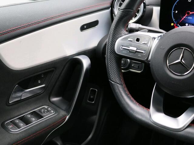 Mercedes-Benz CLA-KLASSE 180 AMG Line AMG Line | Night Pakket | Panorama Schuif-Kanteldak | Sfeerverlichting | 19 Inch AMG velgen | Distronic | Parkeerpakket met 360°-camera. Inclusief 24 maanden Mercedes-Benz Certified garantie voor Europa.