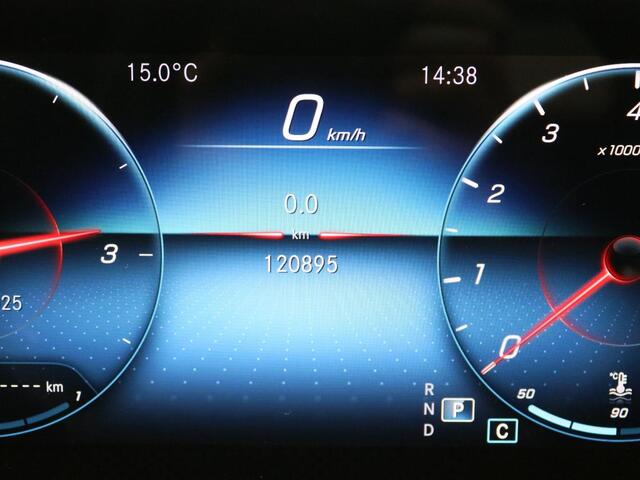 Mercedes-Benz CLA-KLASSE 180 AMG Line AMG Line | Night Pakket | Panorama Schuif-Kanteldak | Sfeerverlichting | 19 Inch AMG velgen | Distronic | Parkeerpakket met 360°-camera. Inclusief 24 maanden Mercedes-Benz Certified garantie voor Europa.