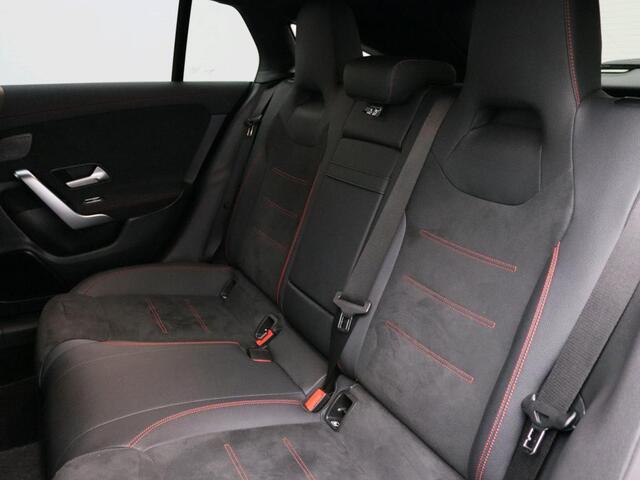 Mercedes-Benz CLA-KLASSE Shooting Brake 250 e Business Solution AMG AMG Line | Night Pakket |Panorama Schuif-Kanteldak | Memory Stoelen | Head-up display | Parkeerpakket met 360°-camera. Inclusief 24 maanden Mercedes-Benz Certified garantie voor Europa.
