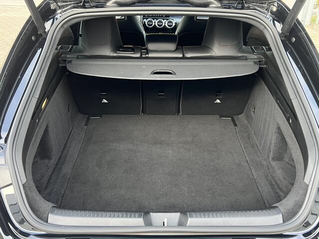 Mercedes-Benz CLA-KLASSE Shooting Brake 220 Automaat 190 pk AMG Line Navigatie Trekhaak Carplay Widescreen Sportstoelen Camera Sfeerverlichting Sportstuur Extra Getint Glas NL Auto