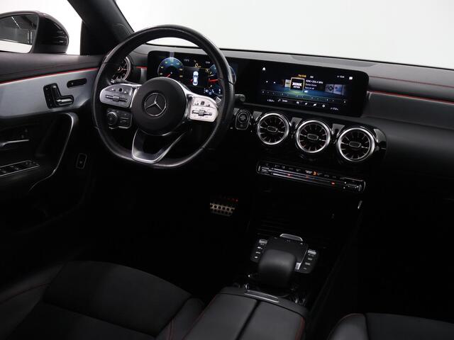 Mercedes-Benz CLA-KLASSE 200 Business Solution AMG | Night | Panoramadak | Memory | Keyless | Multibeam | Stoelverwarming | Sfeerverlichting |