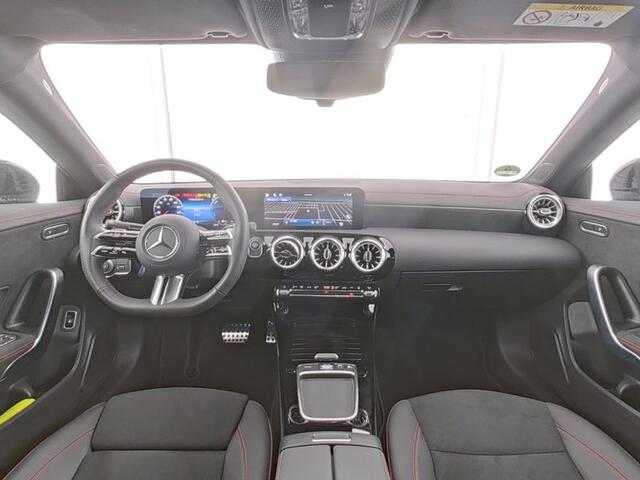 Mercedes-Benz CLA-KLASSE 250 e AMG Plug-In Hybride AMG Line | Night Pakket | Dodehoek Assist | Keyless-Go | Ledkoplampen | Achteruitrijcamera. Inclusief 24 maanden MB Certified garantie voor Europa.