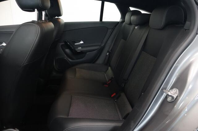 Mercedes-Benz CLA-KLASSE Shooting Brake 180 Business Solution | MBUX | Camera | LED | Navigatie