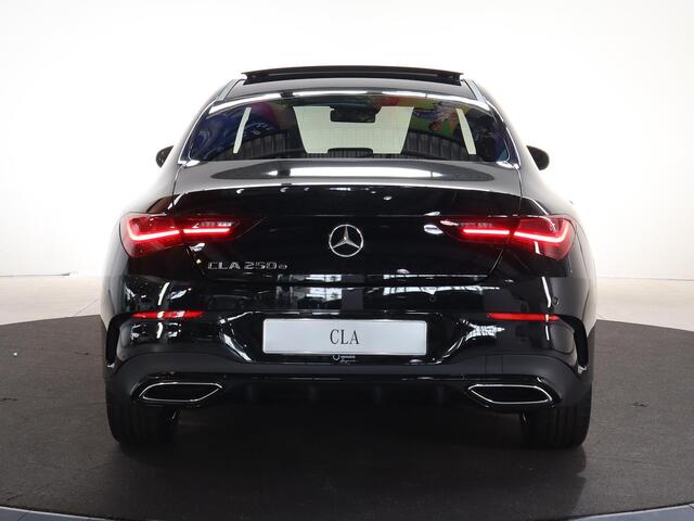 Mercedes-Benz CLA-KLASSE 250e Star Edition AMG Line | Panoramaschuifdak | Nightpakket | Achteruitrijcamera | Dodehoekassistent | Dodehoekassistent