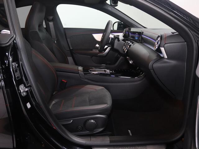 Mercedes-Benz CLA-KLASSE 250e Star Edition AMG Line | Panoramaschuifdak | Nightpakket | Achteruitrijcamera | Dodehoekassistent | Dodehoekassistent