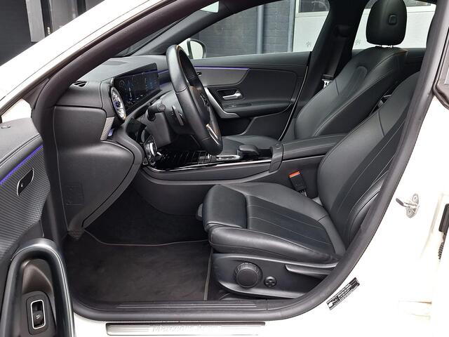 Mercedes-Benz CLA-KLASSE 180 Business Solution Luxury | Panoramadak | Sfeerverlichting | Achteruitrijcamera | Widescreen | Cruise Control | Stoelverwarming | LED verlichting
