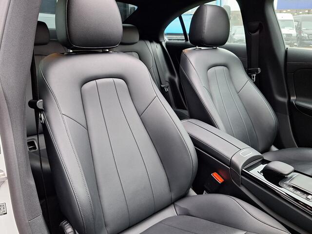 Mercedes-Benz CLA-KLASSE 180 Business Solution Luxury | Panoramadak | Sfeerverlichting | Achteruitrijcamera | Widescreen | Cruise Control | Stoelverwarming | LED verlichting