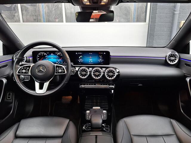 Mercedes-Benz CLA-KLASSE 180 Business Solution Luxury | Panoramadak | Sfeerverlichting | Achteruitrijcamera | Widescreen | Cruise Control | Stoelverwarming | LED verlichting
