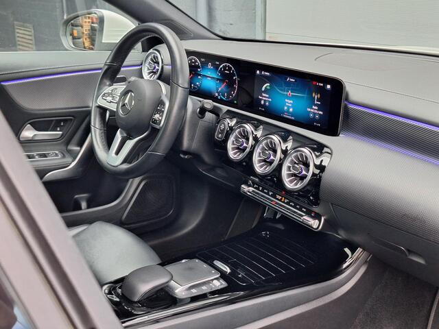 Mercedes-Benz CLA-KLASSE 180 Business Solution Luxury | Panoramadak | Sfeerverlichting | Achteruitrijcamera | Widescreen | Cruise Control | Stoelverwarming | LED verlichting