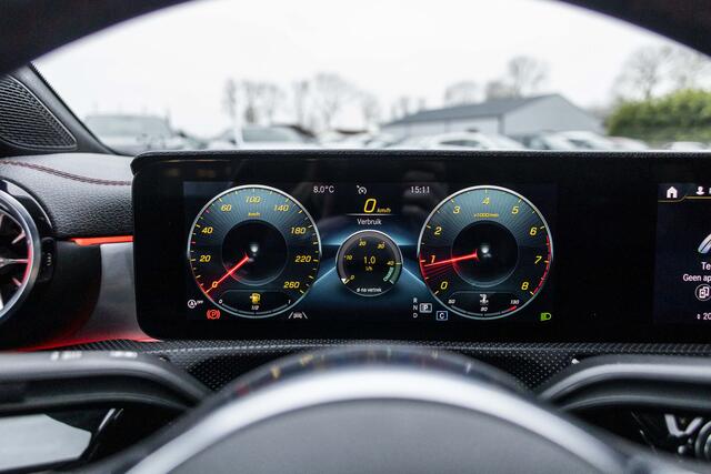 Mercedes-Benz CLA-KLASSE 180 AMG Line | Pano | Camera | 19"